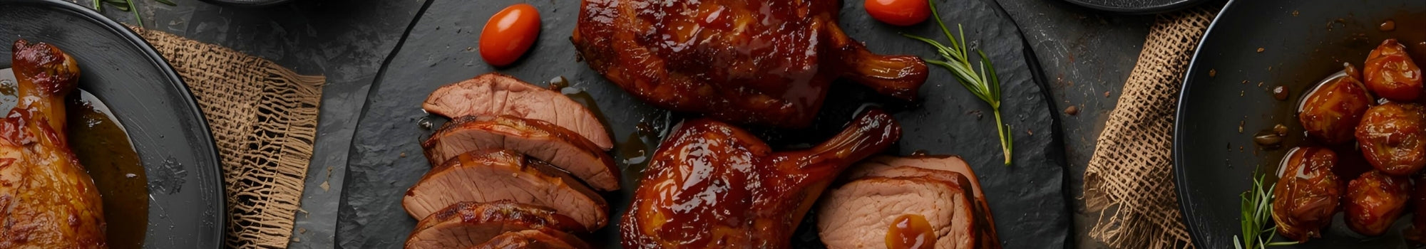 Gegrilltes Fleisch auf Schieferplatte